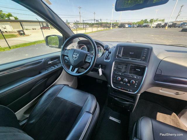 Photo of 2019 Granite Pearlcoat Dodge Grand Caravan