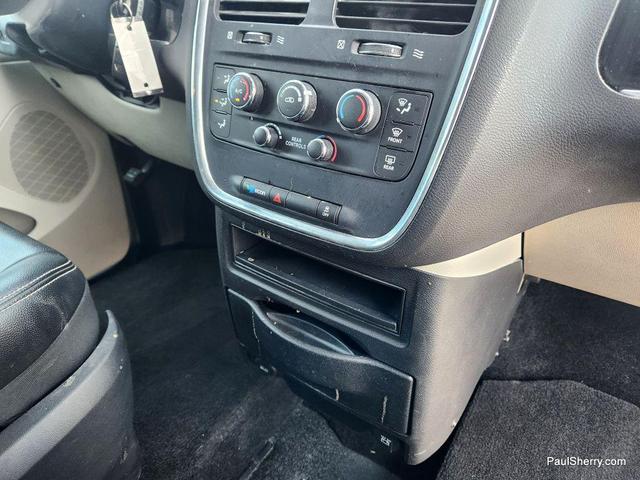 Photo of 2019 Granite Pearlcoat Dodge Grand Caravan