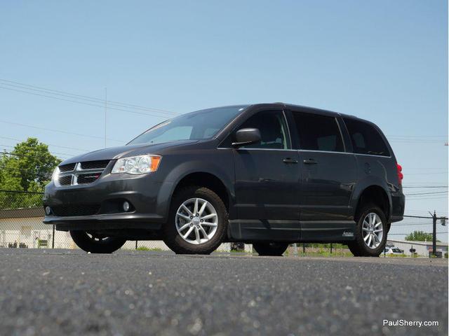 Photo of 2019 Granite Pearlcoat Dodge Grand Caravan