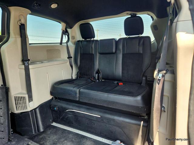 Photo of 2019 Granite Pearlcoat Dodge Grand Caravan