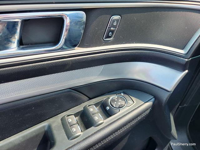 Photo of 2017 Magnetic Metallic Ford Explorer