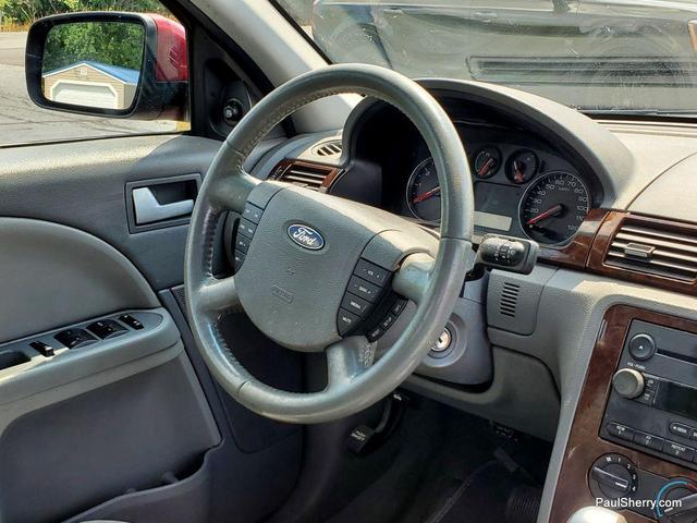 Photo of 2007 Red Fire Clearcoat Metallic Ford Five Hundred