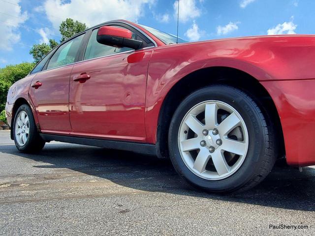 Photo of 2007 Red Fire Clearcoat Metallic Ford Five Hundred