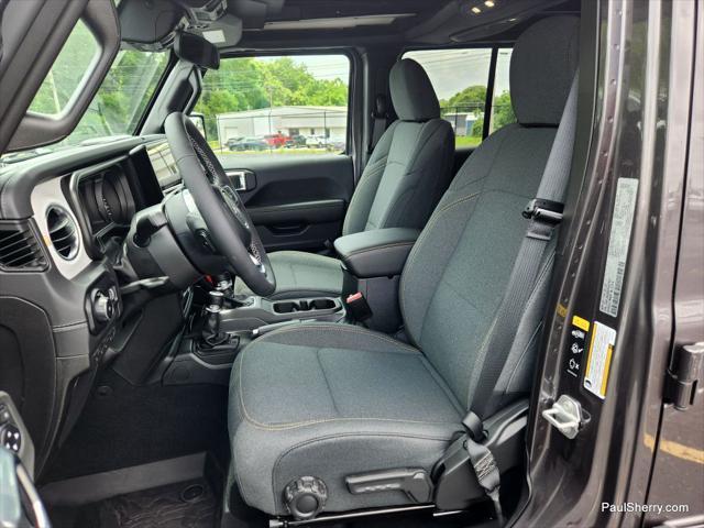 Photo of 2025 Granite Crystal Metallic Clearcoat Jeep Wrangler