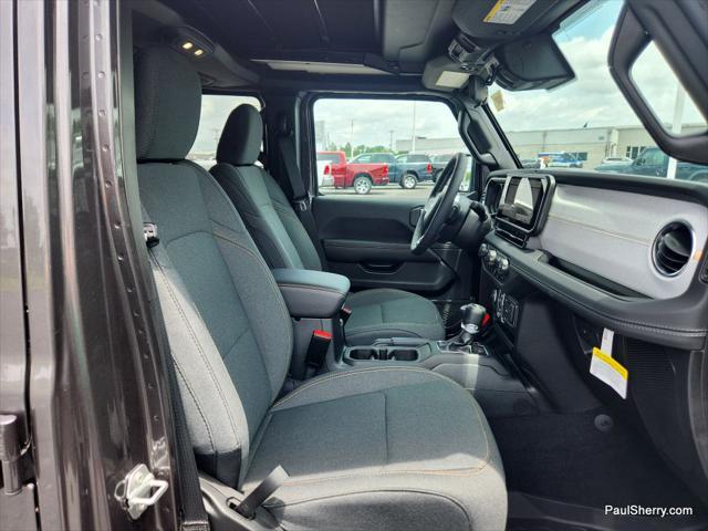 Photo of 2025 Granite Crystal Metallic Clearcoat Jeep Wrangler