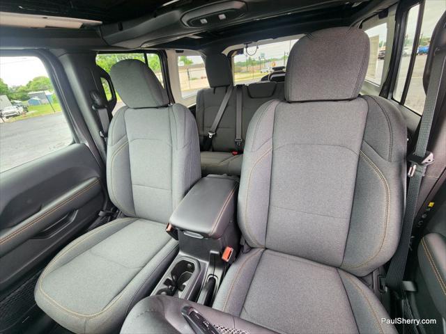 Photo of 2025 Granite Crystal Metallic Clearcoat Jeep Wrangler