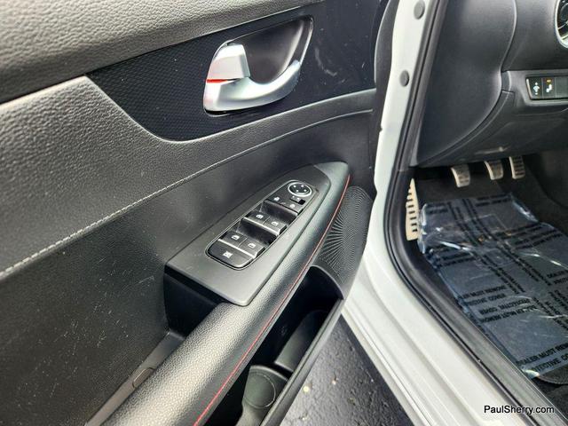 Photo of 2023 Snow White Pearl Kia Forte