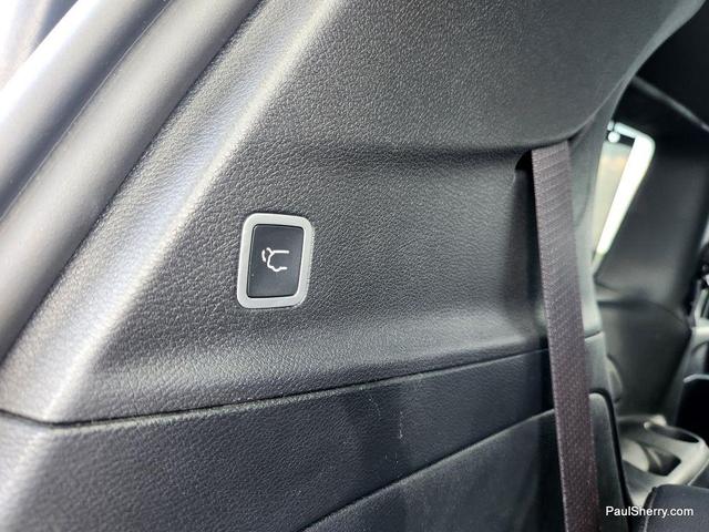 Photo of 2019 Brilliant Black Crystal Pearlcoat Chrysler Pacifica