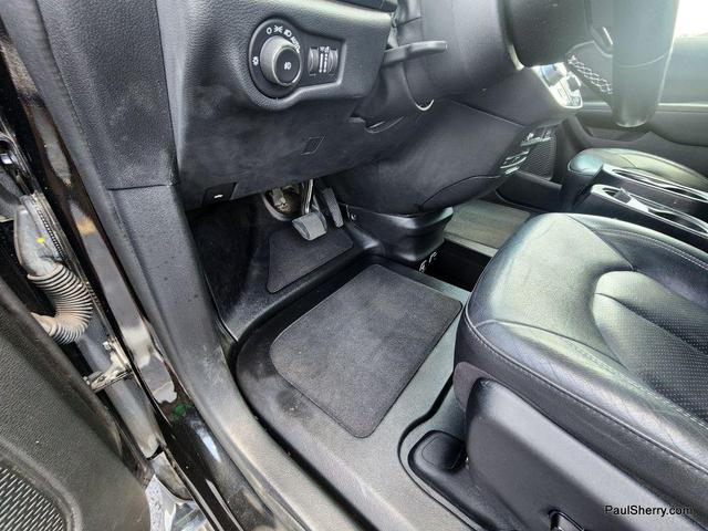 Photo of 2019 Brilliant Black Crystal Pearlcoat Chrysler Pacifica