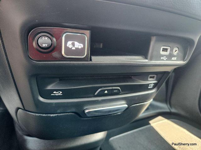 Photo of 2019 Brilliant Black Crystal Pearlcoat Chrysler Pacifica