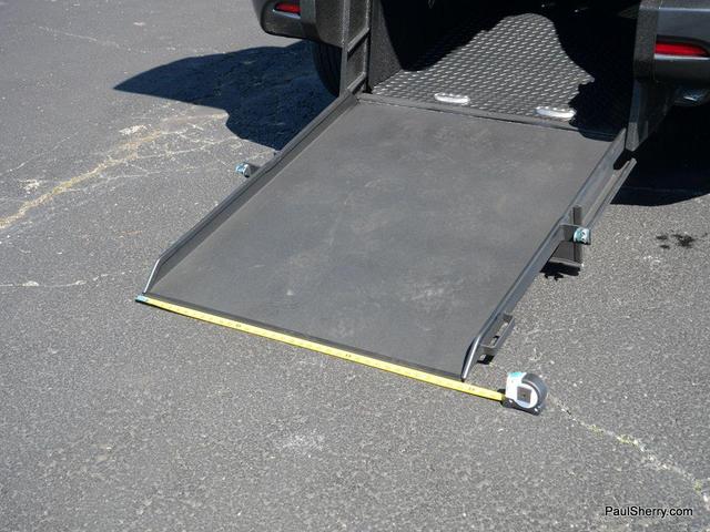 Photo of 2022 Granite Crystal Metallic Clearcoat Chrysler Voyager