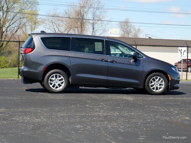 Photo of 2022 Granite Crystal Metallic Clearcoat Chrysler Voyager