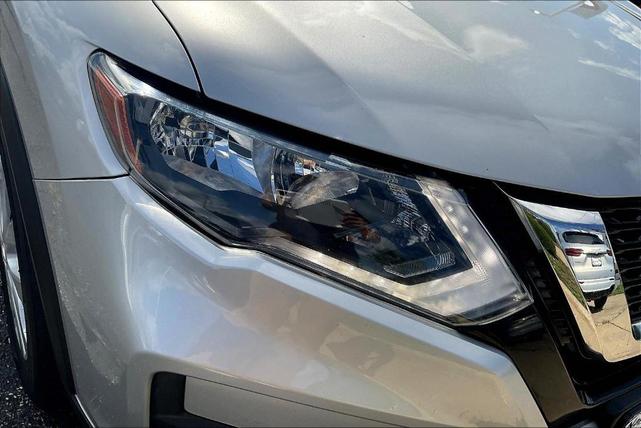 Photo of 2017 Brilliant Silver Nissan Rogue
