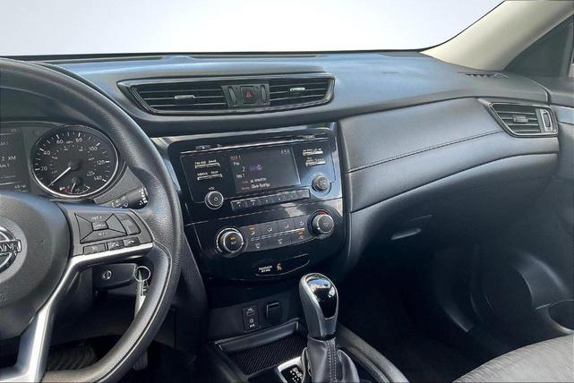 Photo of 2017 Brilliant Silver Nissan Rogue