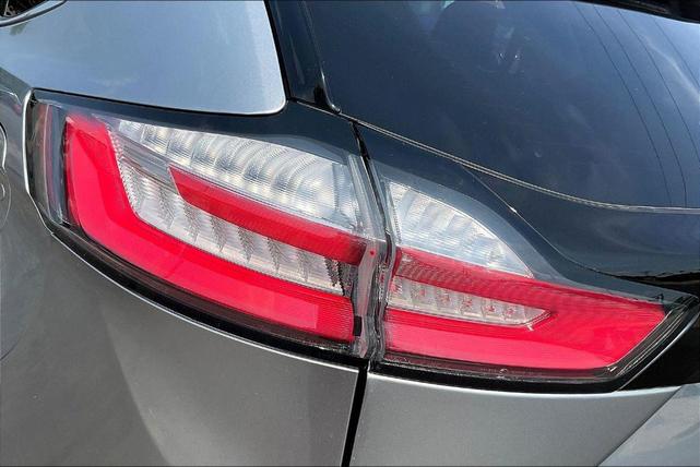 Photo of 2022 Iconic Silver Metallic Ford Edge