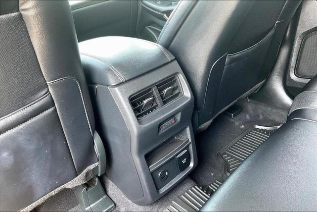 Photo of 2022 Iconic Silver Metallic Ford Edge