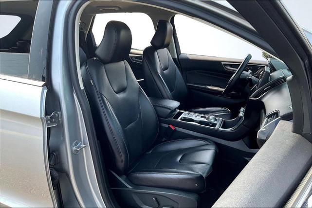 Photo of 2022 Iconic Silver Metallic Ford Edge