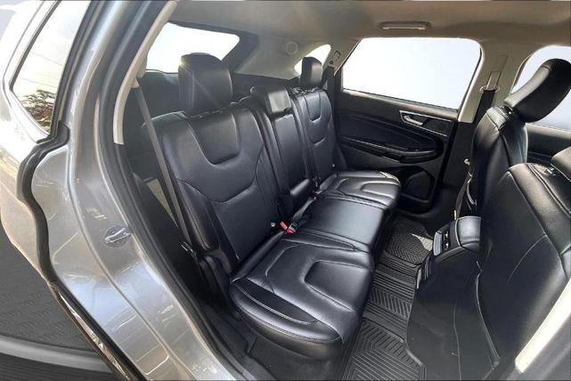 Photo of 2022 Iconic Silver Metallic Ford Edge
