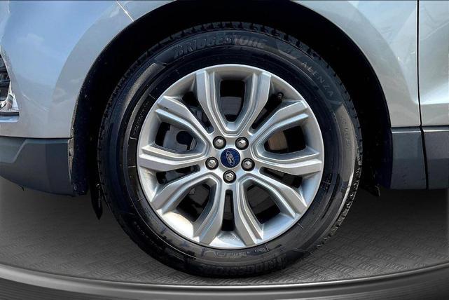 Photo of 2022 Iconic Silver Metallic Ford Edge