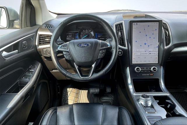 Photo of 2022 Iconic Silver Metallic Ford Edge