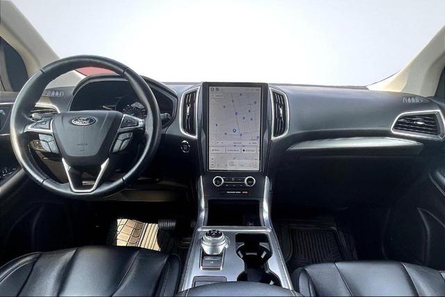 Photo of 2022 Iconic Silver Metallic Ford Edge