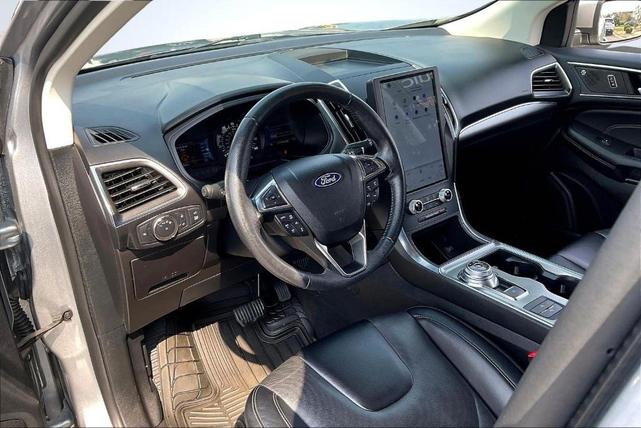 Photo of 2022 Iconic Silver Metallic Ford Edge