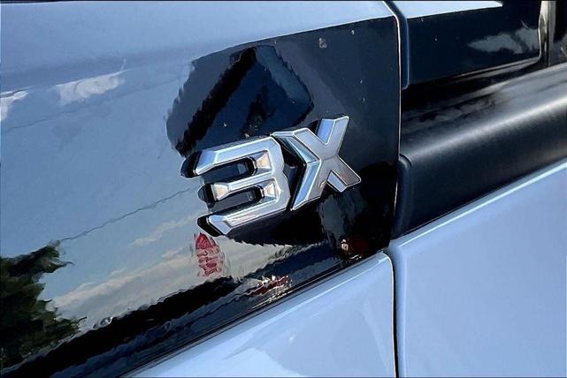Photo of 2025 White GMC HUMMER EV SUV