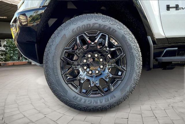Photo of 2025 White GMC HUMMER EV SUV