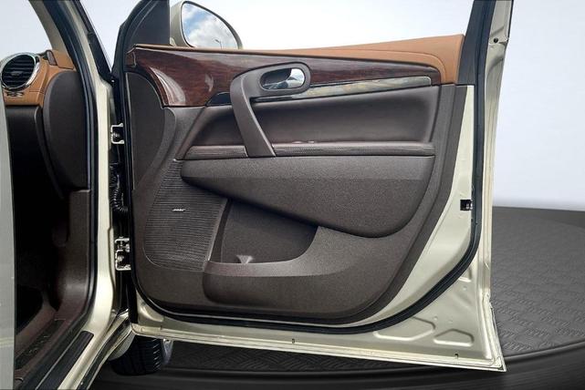 Photo of 2015 Champagne Silver Buick Enclave