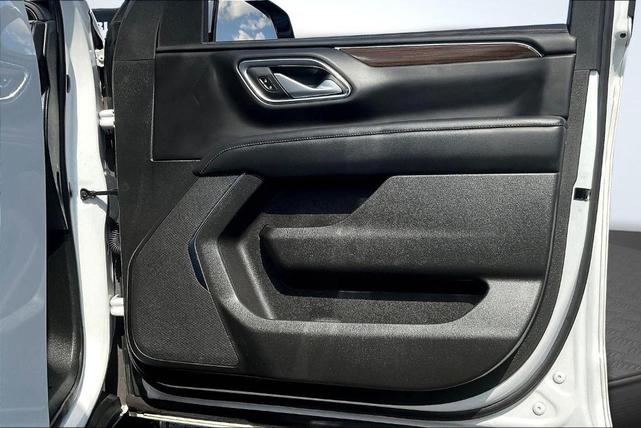 Photo of 2022 Summit White GMC Yukon XL