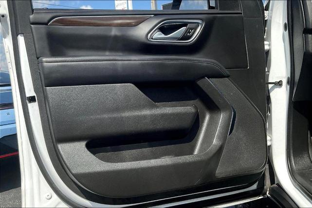Photo of 2022 Summit White GMC Yukon XL