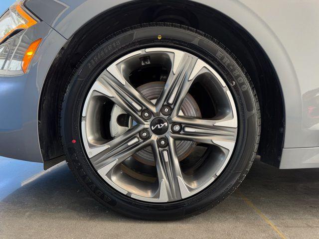 Photo of 2024 Everlasting Silver Kia K5