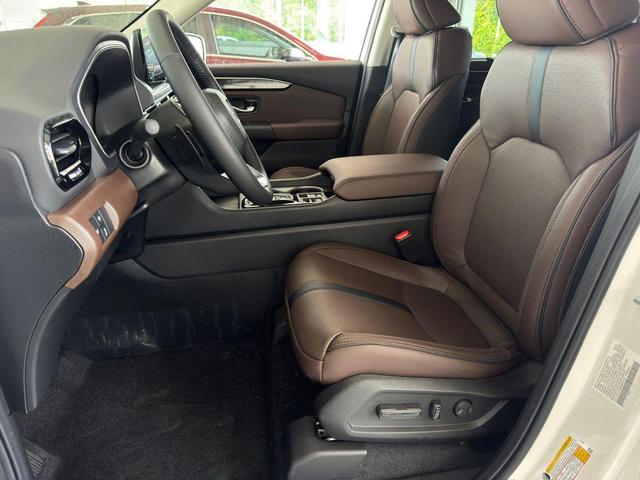 Photo of 2025 Platinum White Pearl Honda Pilot