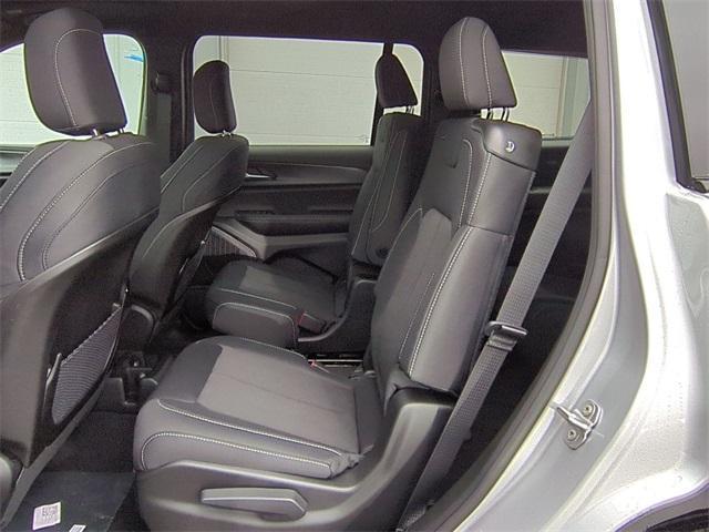 Photo of 2025 Silver Zynith Jeep Grand Cherokee L