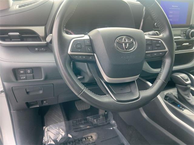 Photo of 2024 Celestial Silver Toyota Highlander