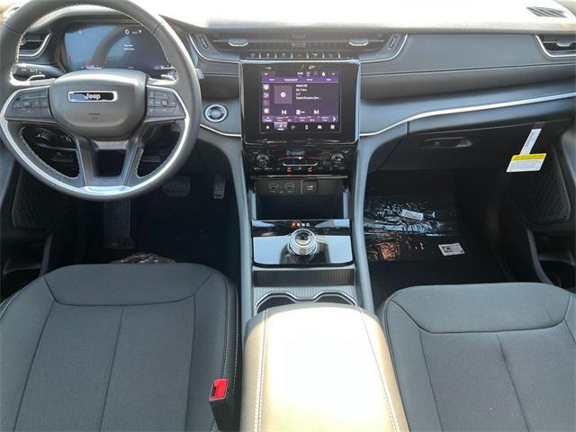 Photo of 2025 Diamond Black Jeep Grand Cherokee L