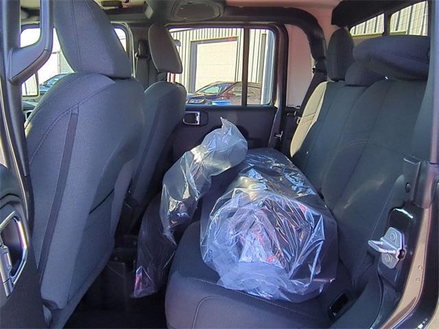 Photo of 2025 Granite Crystal Clearcoat Metallic Jeep Gladiator