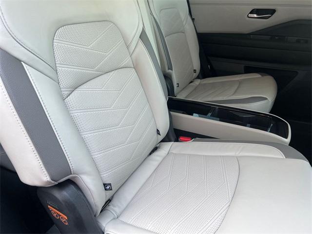 Photo of 2022 Deep Ocean Blue Nissan Pathfinder