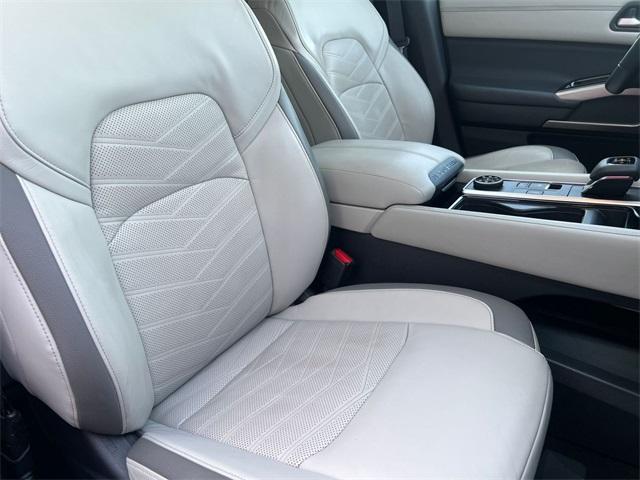 Photo of 2022 Deep Ocean Blue Nissan Pathfinder