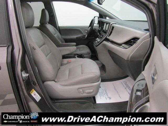 Photo of 2015 Gray Toyota Sienna