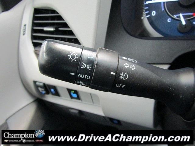 Photo of 2015 Gray Toyota Sienna