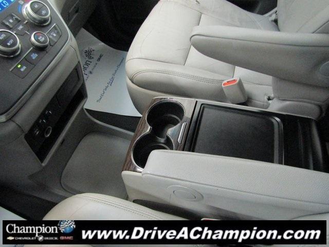 Photo of 2015 Gray Toyota Sienna