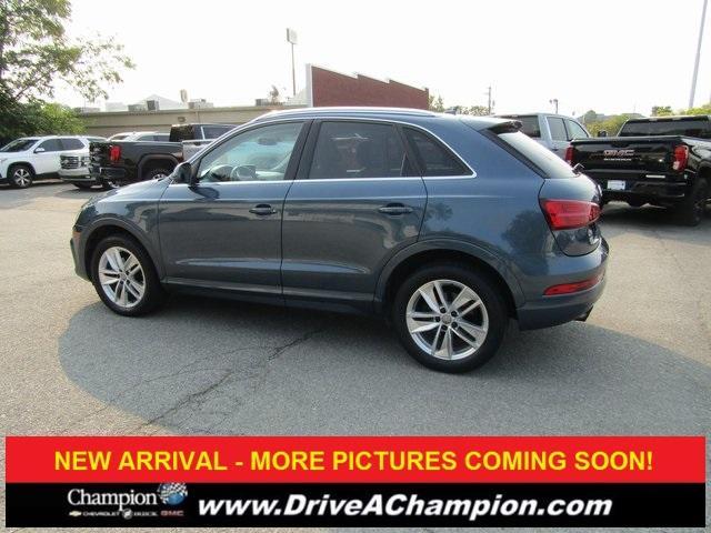 Photo of 2016 Blue Audi Q3