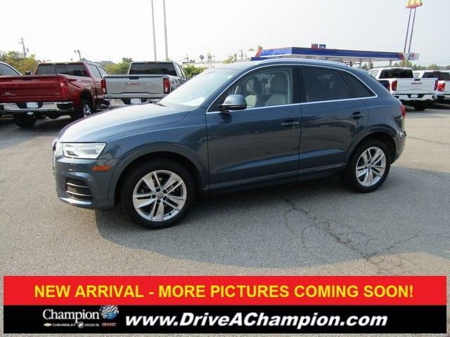 Photo of 2016 Blue Audi Q3