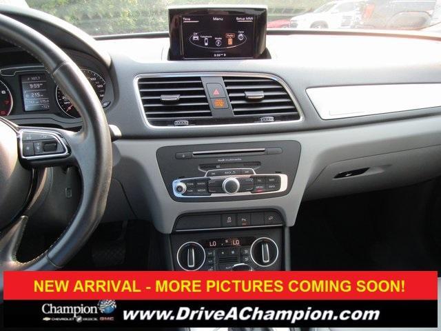 Photo of 2016 Blue Audi Q3