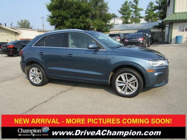 Photo of 2016 Blue Audi Q3