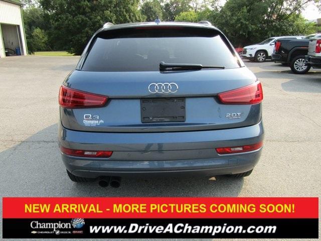 Photo of 2016 Blue Audi Q3