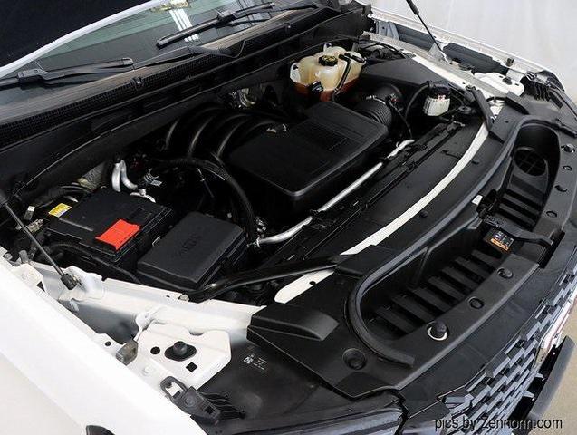 Photo of 2022 White Frost Tricoat GMC Yukon XL