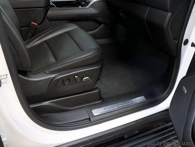 Photo of 2022 White Frost Tricoat GMC Yukon XL