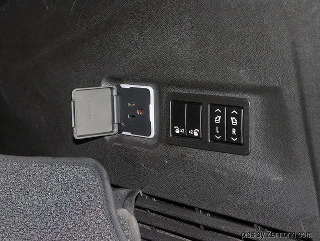 Photo of 2022 White Frost Tricoat GMC Yukon XL